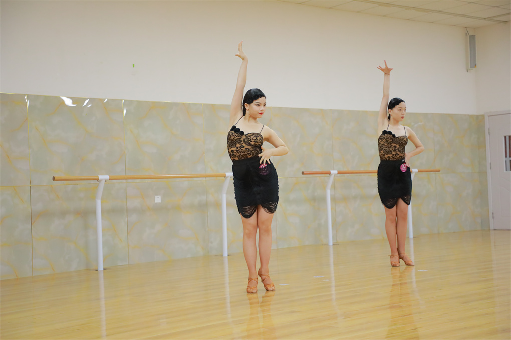 連云港拉丁舞專業院校有哪些 拉丁舞藝考具體都考什么?了解這些藝考生就放心了!