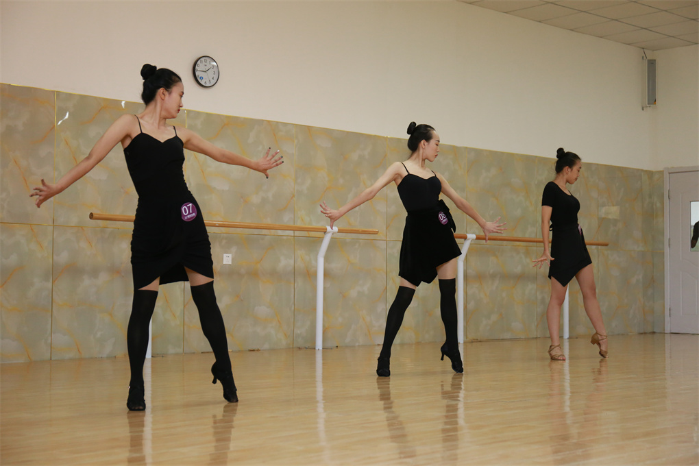 連云港拉丁舞專業院校有哪些 拉丁舞藝考具體都考什么?了解這些藝考生就放心了!