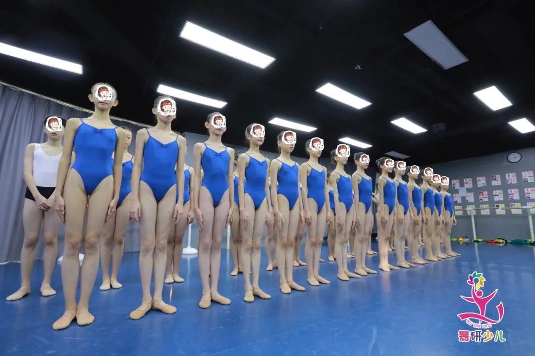 北舞專家說：舞蹈藝考生要練就什么樣的腿型才算美觀的？報考北京舞蹈學院附中的條件有哪些？