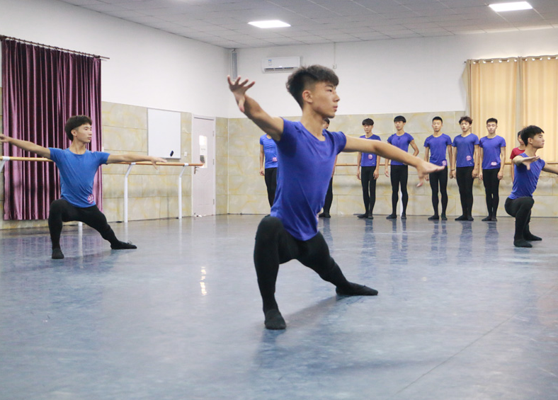 身高175男生舞蹈藝考達到院校要求了嗎，到底多高才能達到舞蹈院校要求的標準呢！