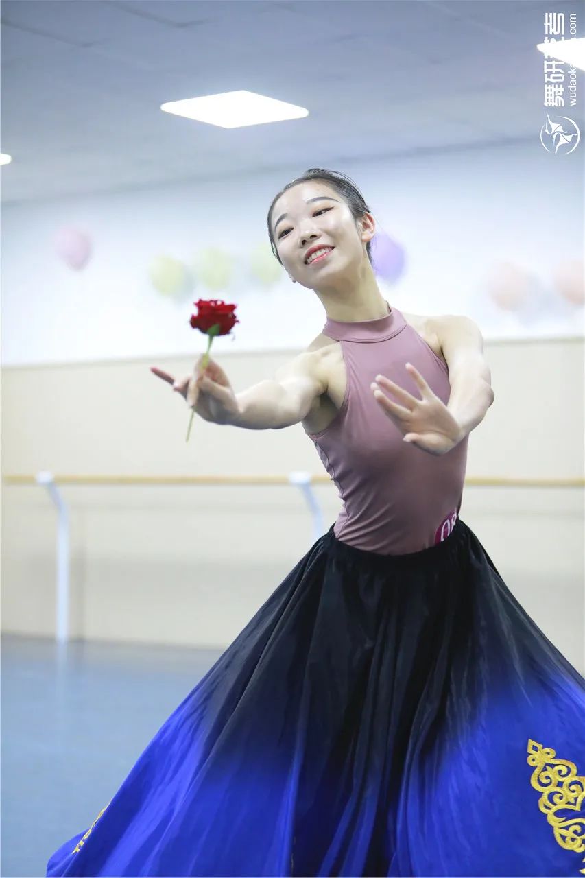 中國舞蹈專業學院有7所舞蹈院校的?？急仨殰蕚?個或以上舞蹈劇目，那么適合藝考的劇目舞蹈有哪些