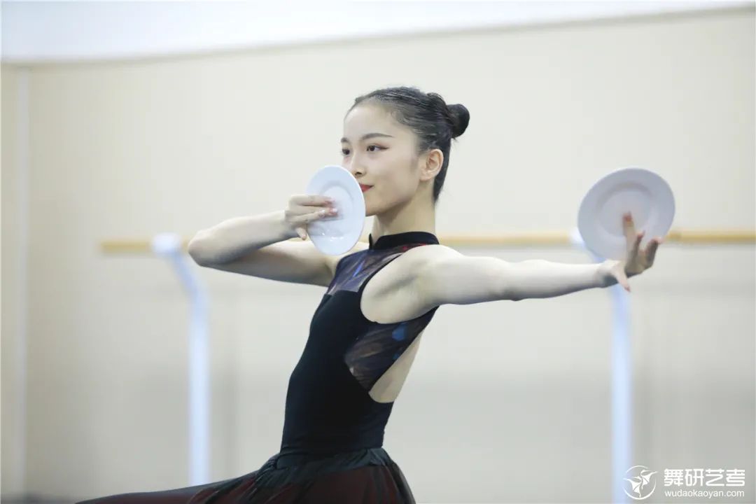 中國舞蹈專業學院前十排名 中國舞藝考要求有哪些  考前熱身做好這幾點，藝考考場上再加10分！