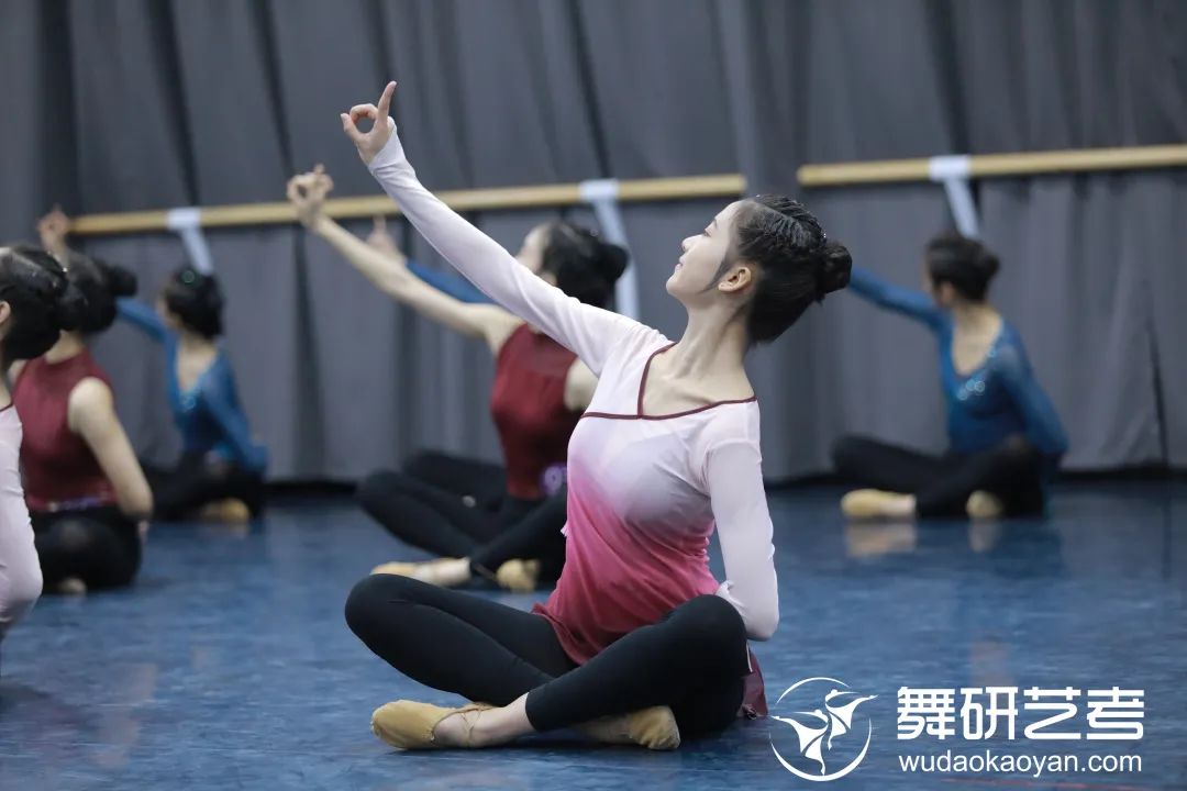 專業古典舞蹈有哪些？適合藝考的古典舞有哪些？中國古典舞經典劇目有哪些？
