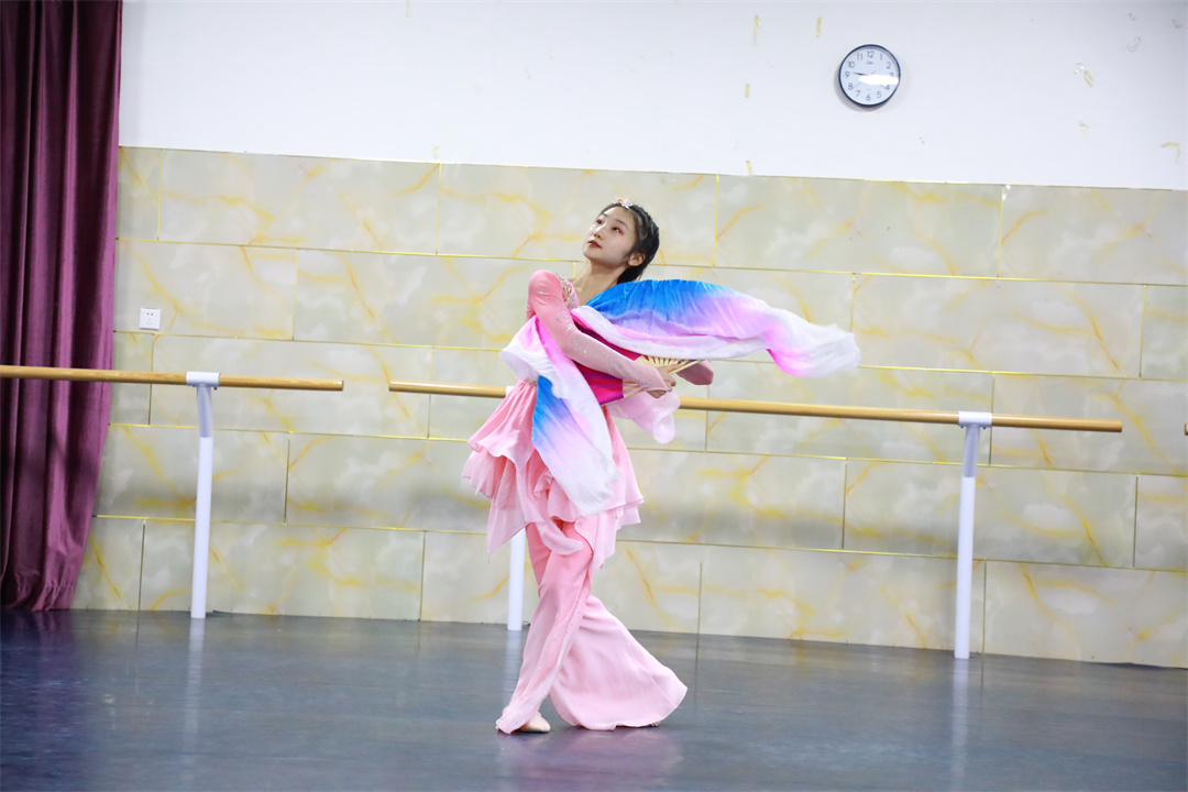 中國舞是什么類型舞蹈，中國舞包括哪些舞種，有什么民族特性呢？