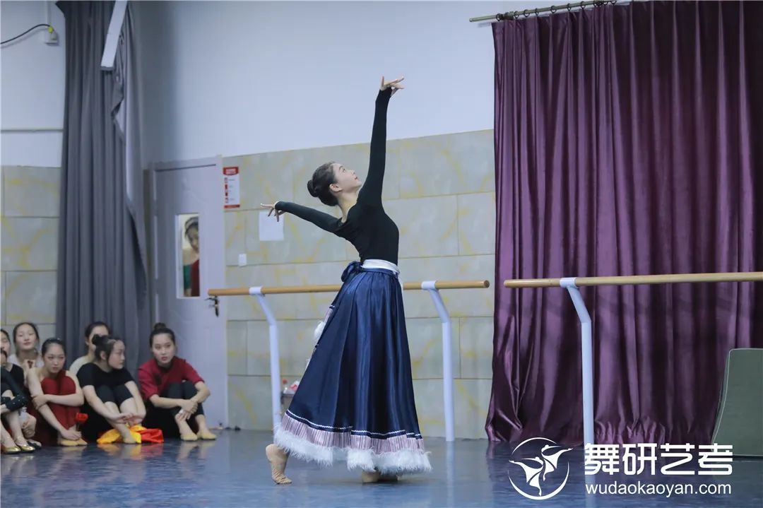 舞研22屆北京市優秀學員故事 | 從開始的逃避到享受舞蹈的學習，迷霧散盡，終成故事的主角~