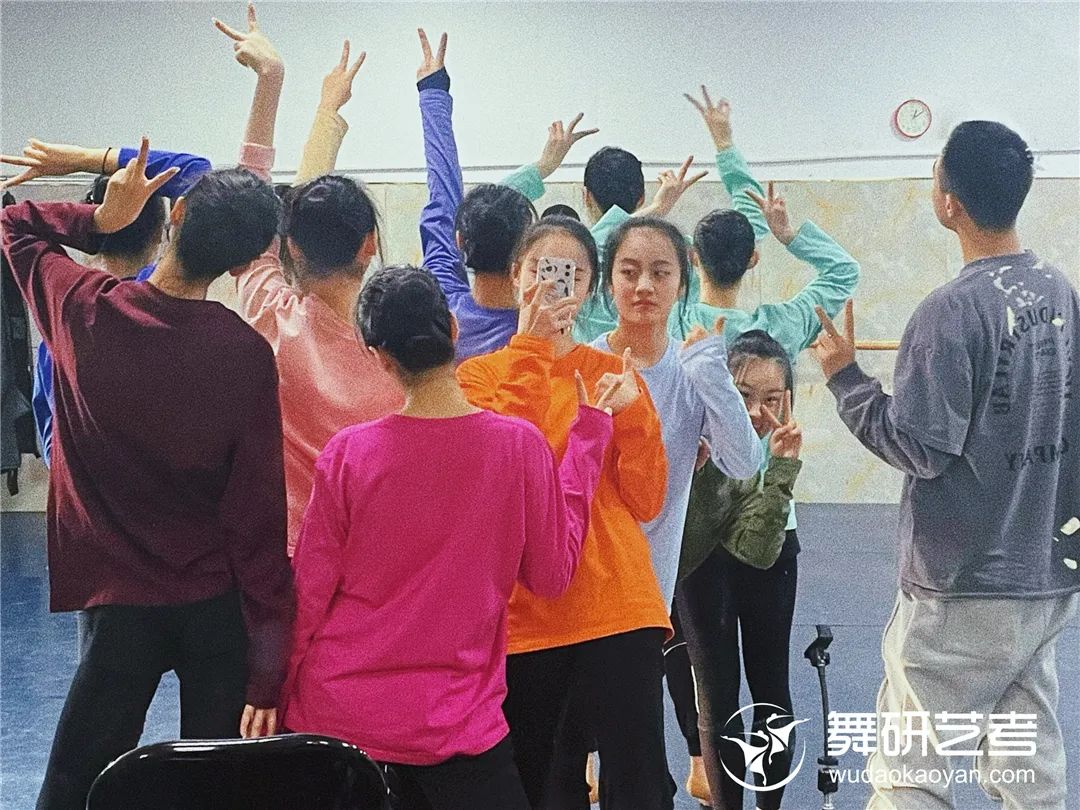 舞研22屆北京市優秀學員故事 | 從開始的逃避到享受舞蹈的學習，迷霧散盡，終成故事的主角~