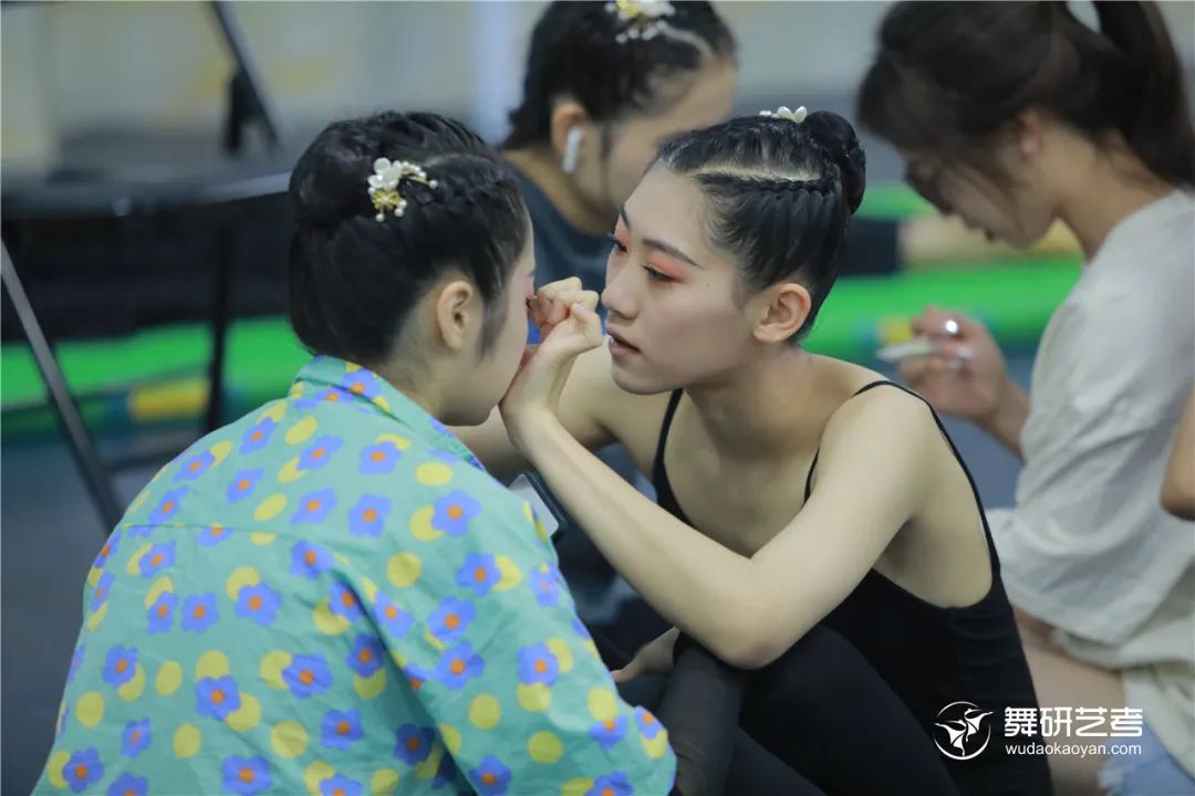 中国好的舞蹈学院有哪些 舞蹈艺考生选择专业时需要注意些什么