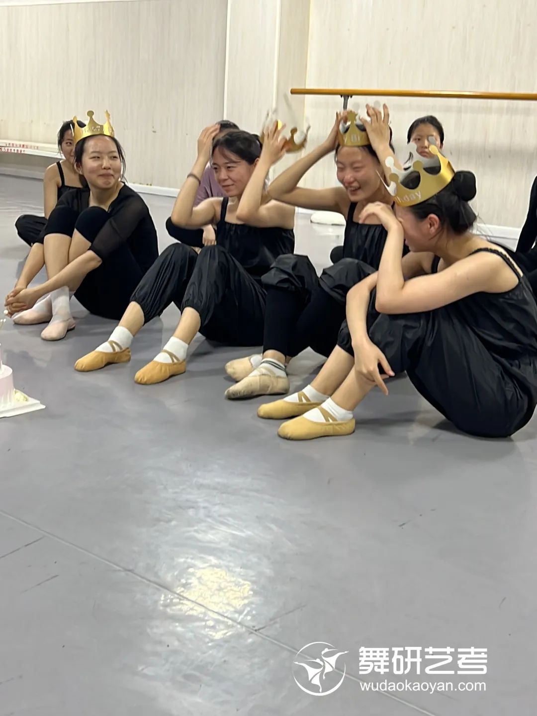 陕西舞研舞蹈艺考生4月生日会记录丨在欢声笑语中成长，努力奔向美好的未来~