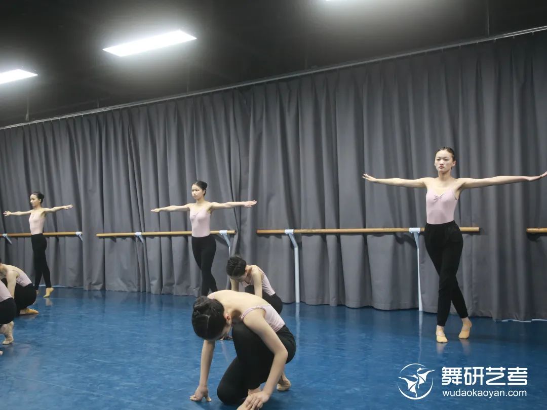 中国有舞蹈专业的大学排名 舞研艺考全国分校月测精彩展示