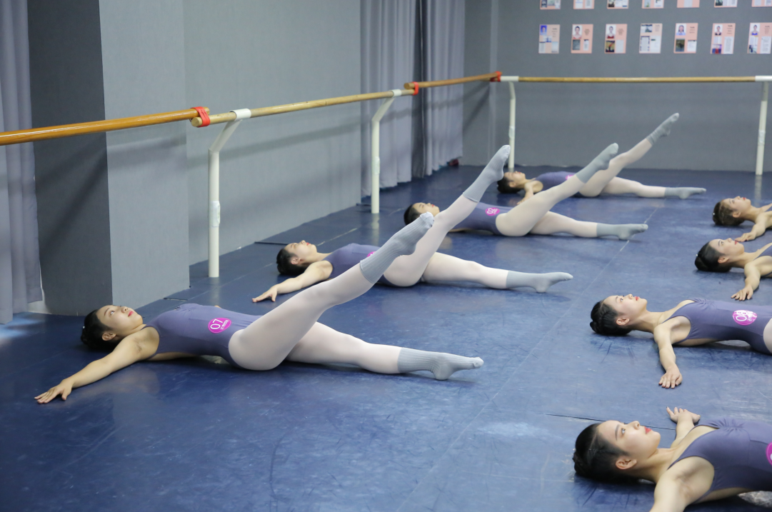 艺考芭蕾舞分几种，考试的时候会考足尖吗，基本功训练又包括哪些？