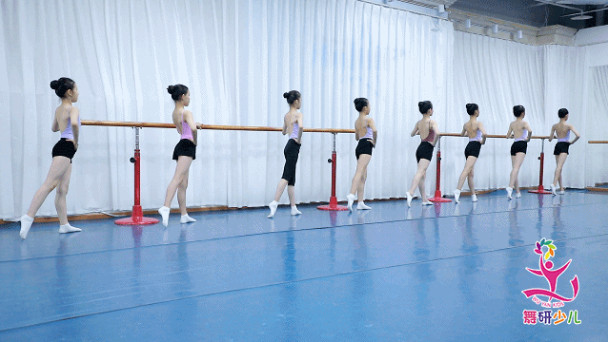附中舞蹈藝考基本功 | 舞蹈生必看之“踢前腿”你做對了嗎？