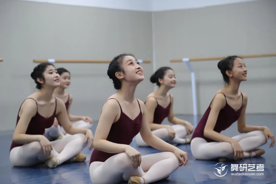 选择舞蹈艺考一对一学校有必要吗 舞蹈艺考生怎样拥有一双会说话的眼睛？