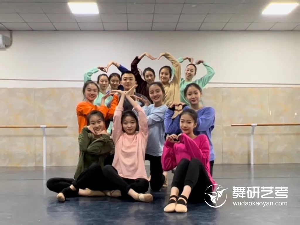 风雨兼程的努力被北舞录取，过程中的艰辛藏在了光鲜亮丽的背后~丨舞研22届北京优秀学员专访