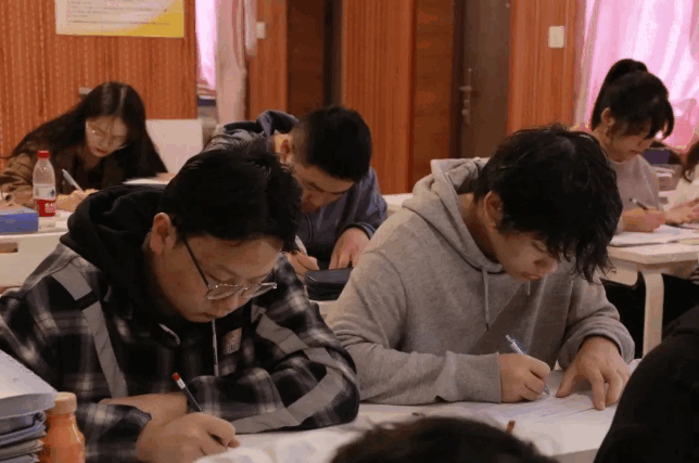 艺美22届学员故事｜百炼成钢！牛易豪斩获天音作曲状元！
