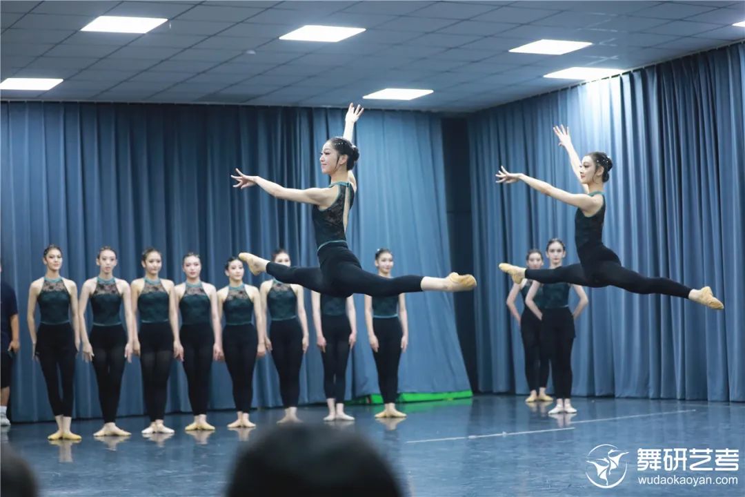 舞研艺考昌平校区8月专业大测丨用实力惊艳全场，23届舞蹈生的备考进度正在赶超对手！