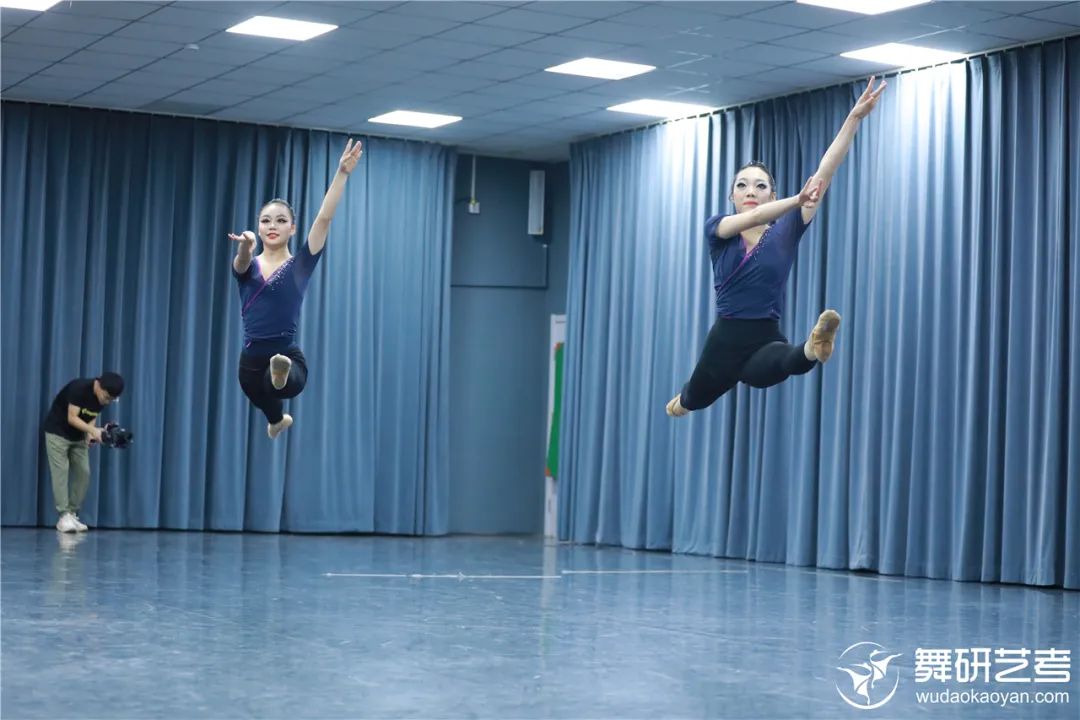 舞研艺考昌平校区8月专业大测丨用实力惊艳全场，23届舞蹈生的备考进度正在赶超对手！