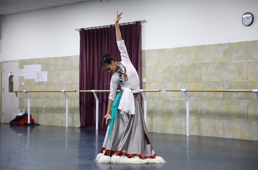北京舞蹈學院民族民間舞系好考嗎？?？純热萦心男?？