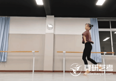 23届的舞蹈生“平凡而伟大”，在繁杂的集训中也有耀眼的变化！丨23届舞蹈生集训日记