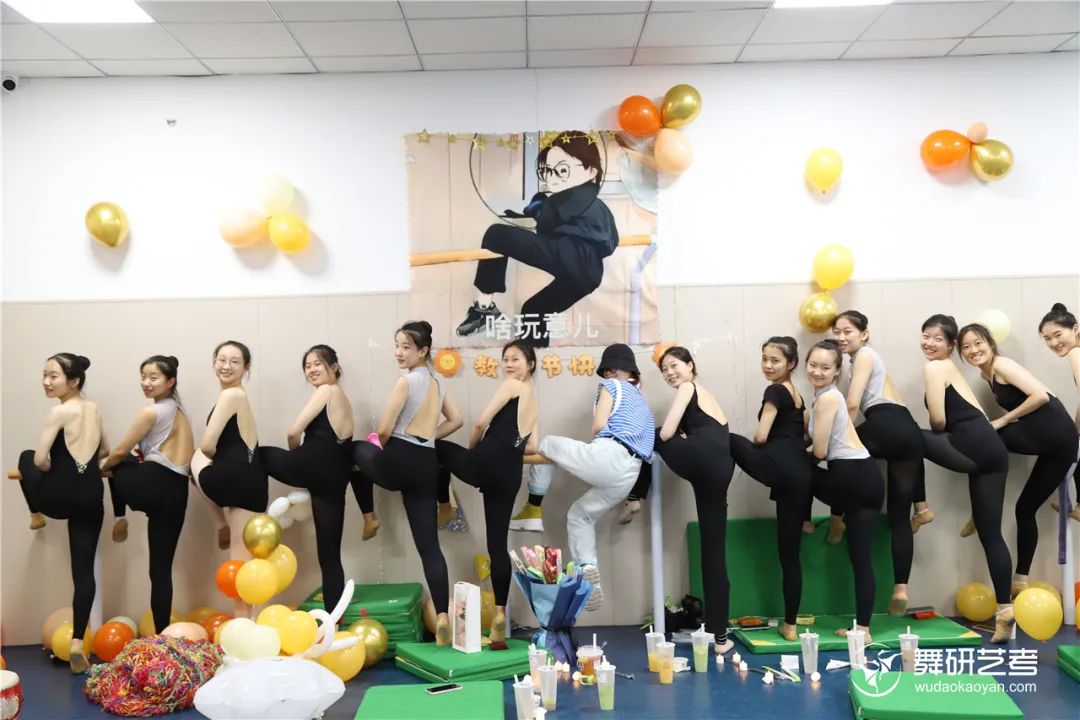 当教师节遇上中秋节，还有比在舞研过节更快乐、更会“整活儿”的地方吗？