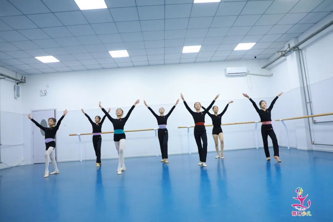 為舞蹈夢想出發，6天成功解鎖新突破|2022年舞研附中國慶集訓精彩回顧！