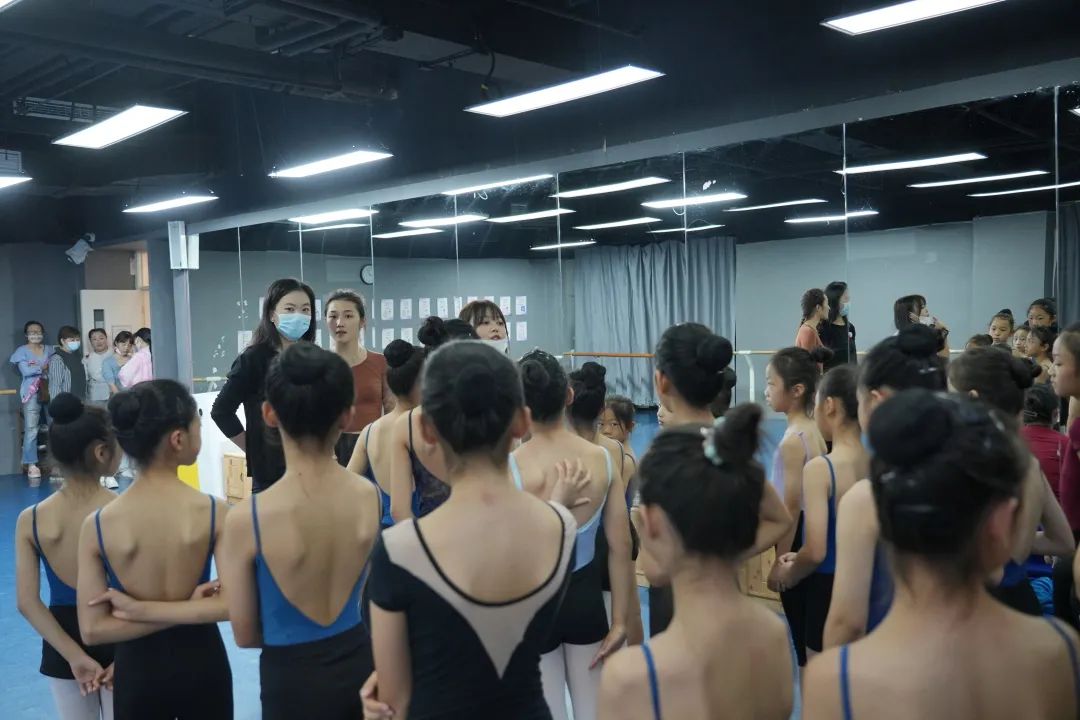 為舞蹈夢想出發，6天成功解鎖新突破|2022年舞研附中國慶集訓精彩回顧！