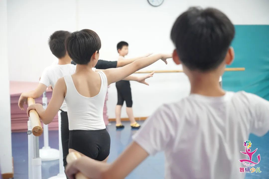 為舞蹈夢想出發，6天成功解鎖新突破|2022年舞研附中國慶集訓精彩回顧！