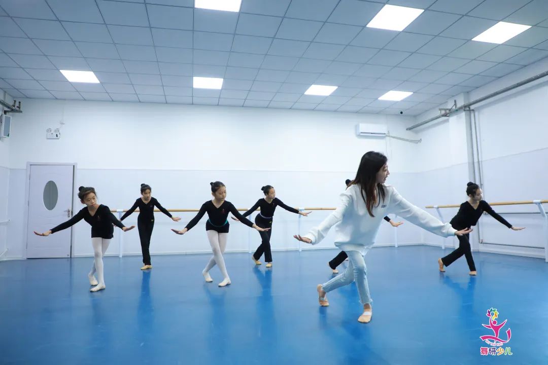 為舞蹈夢想出發，6天成功解鎖新突破|2022年舞研附中國慶集訓精彩回顧！