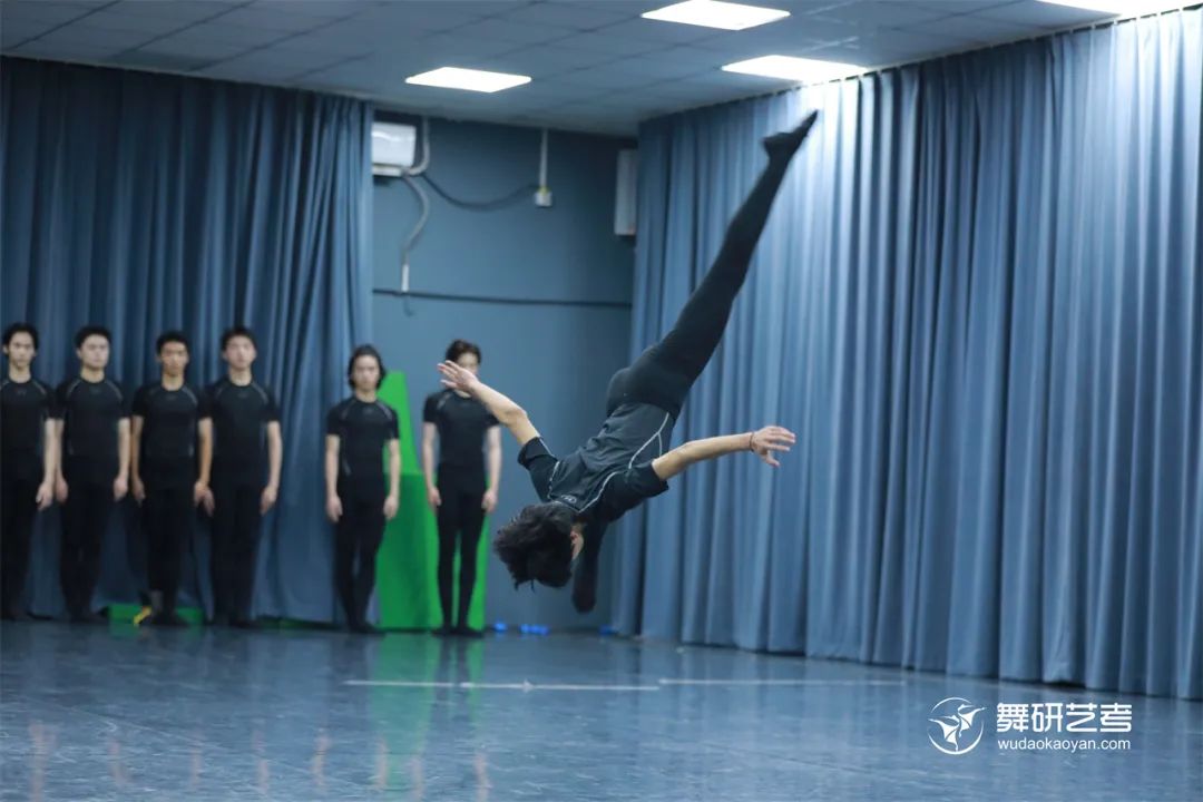 北京舞蹈藝考培訓哪家好？舞研藝考師資雄厚，教學精準，課程全面