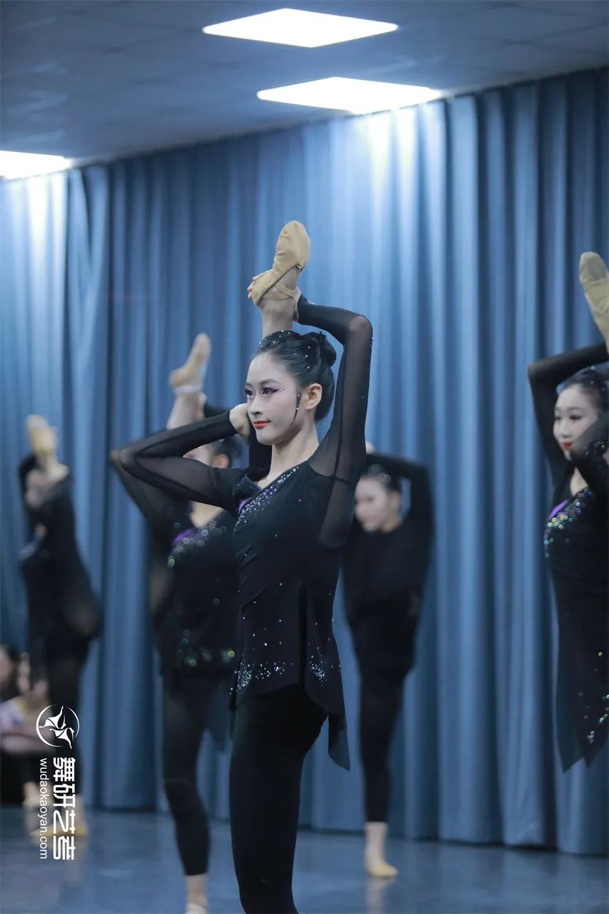 北京舞蹈藝考培訓哪家好？舞研藝考師資雄厚，教學精準，課程全面