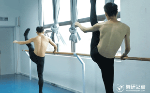 【舞研艺考男班】课堂实况
