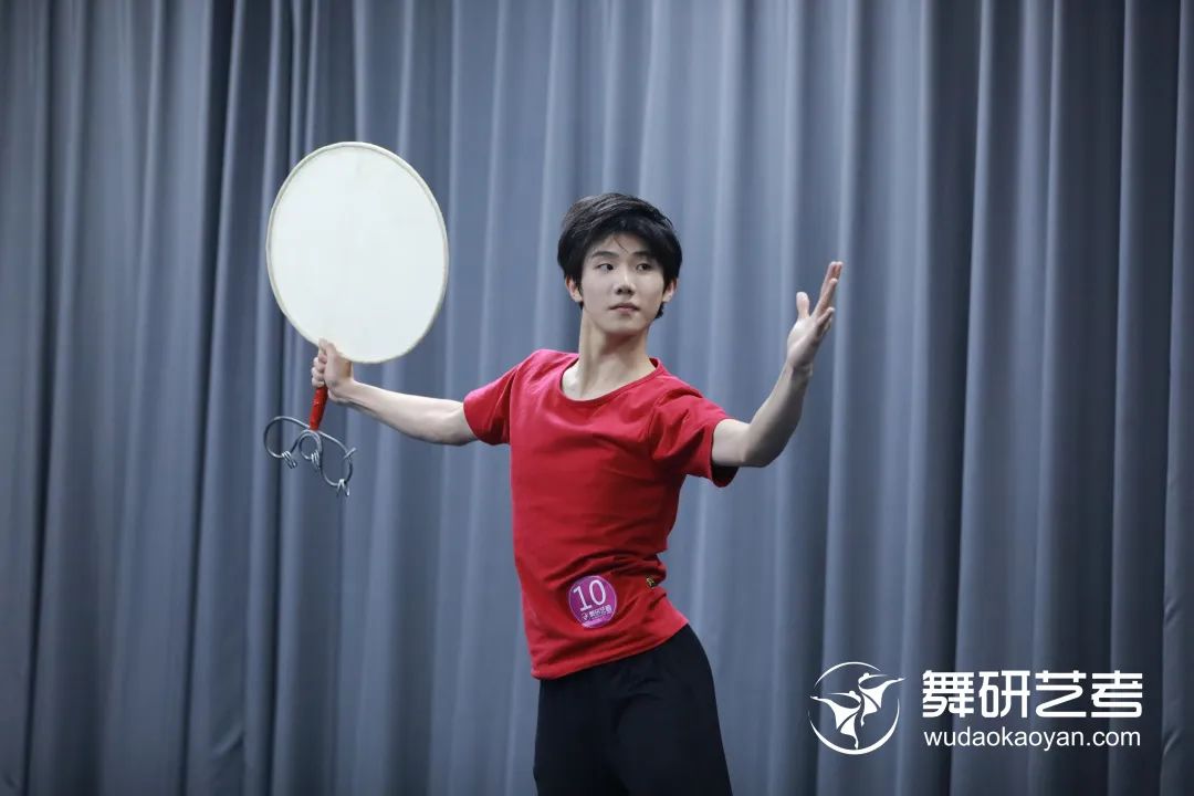【舞研艺考男班】课堂实况