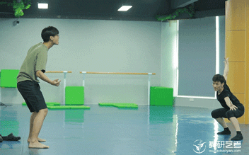 【舞研艺考男班】课堂实况