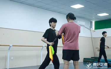 【舞研艺考男班】课堂实况