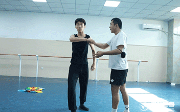 【舞研艺考男班】课堂实况