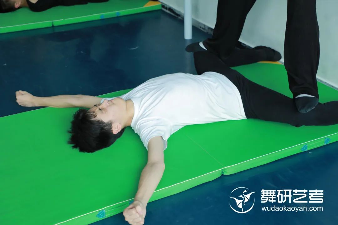 【舞研艺考男班】课堂实况