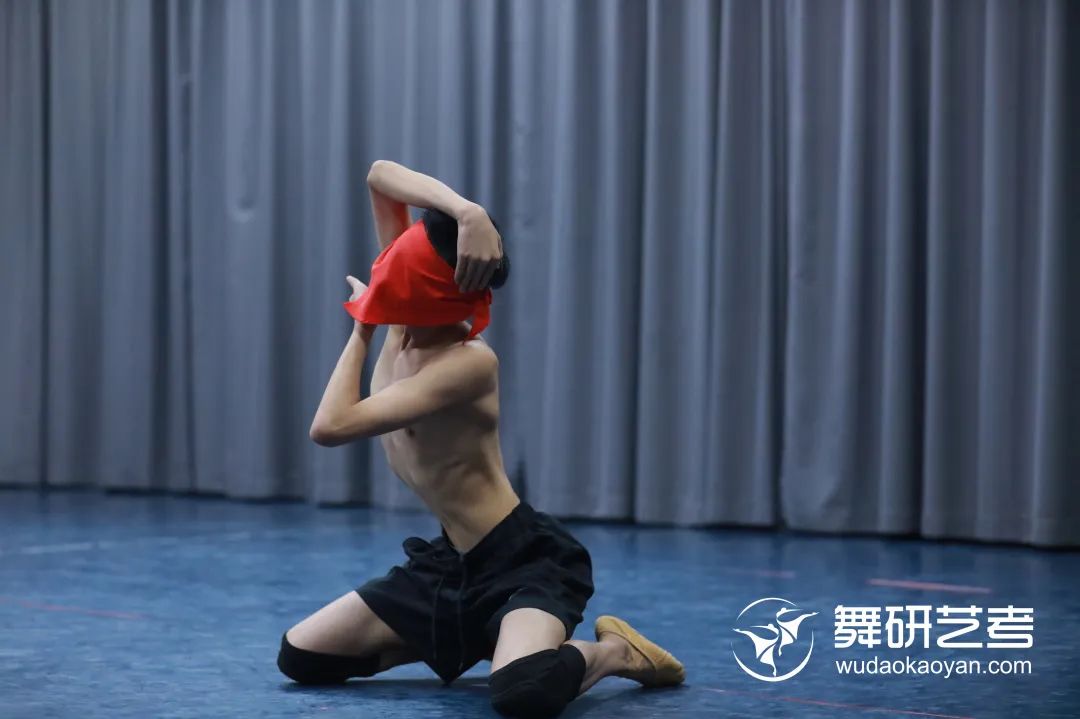 【舞研艺考男班】课堂实况