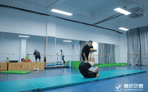【舞研艺考男班】课堂实况