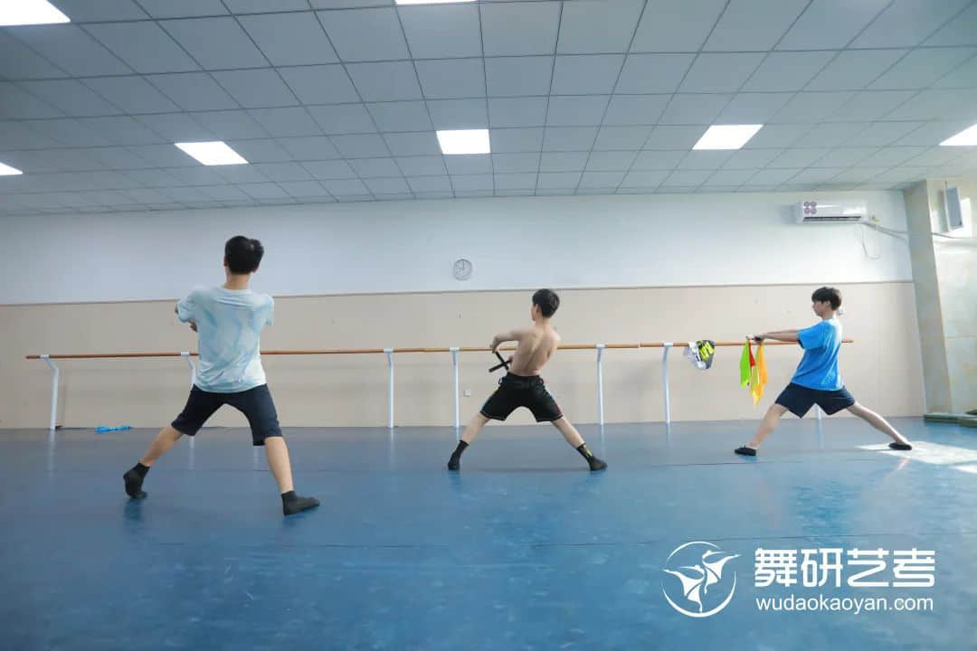 【舞研艺考男班】课堂实况