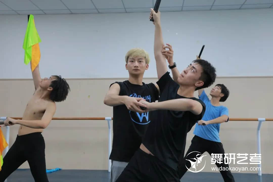 【舞研艺考男班】课堂实况