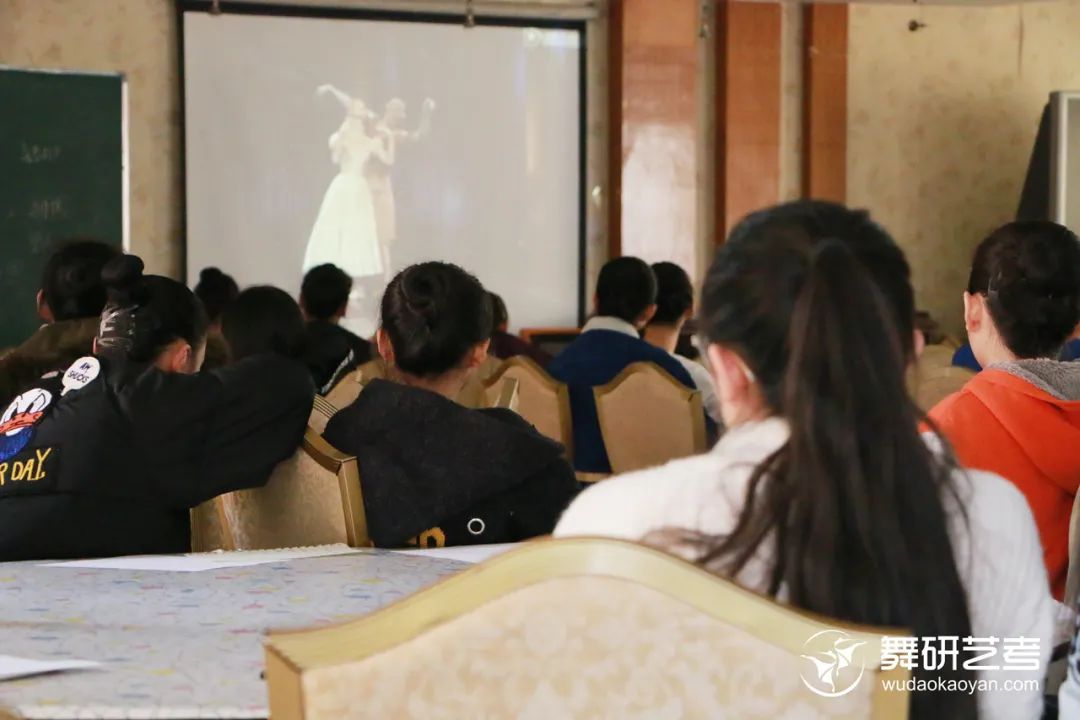 北京高考培訓培訓班選哪家 來舞研藝考讓舞蹈生贏在起跑線