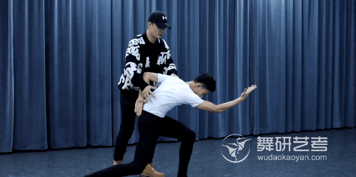 ?？歼M行時！舞研男班全體師生“決戰到天明”！愿一切都有一個好結果~