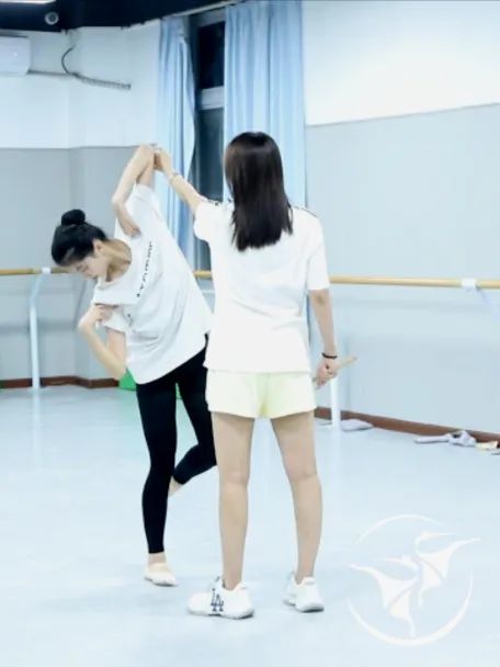 舞研藝考廣州校區【舞蹈藝考周末班】上線，贏在起跑線的機會來了！