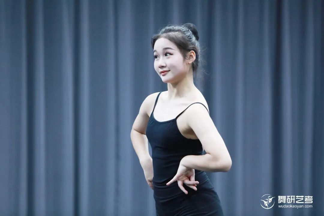 24届萌新舞蹈生前来报到丨追光逐梦 不负韶华 舞研周测见证你的每一次成长~