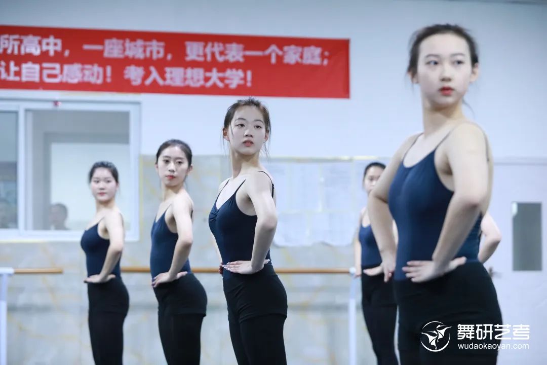 24届萌新舞蹈生前来报到丨追光逐梦 不负韶华 舞研周测见证你的每一次成长~