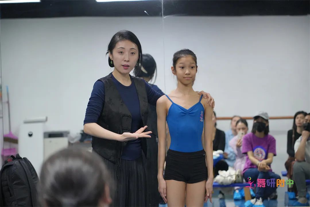 舞研附中五一集训营，家长学员共同提升，感受更专业的训练模式！