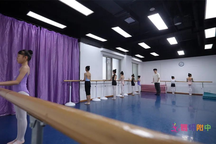 舞研附中五一集训营，家长学员共同提升，感受更专业的训练模式！