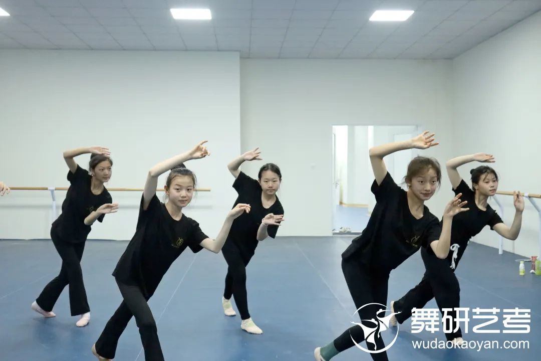 2023年舞研四川校區 | 五一集訓營圓滿落幕！舞蹈生的“完美蛻變”就在這里！