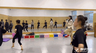 辽宁舞研艺考舞蹈集训丨这个五一在笃定的步伐中蜕变！