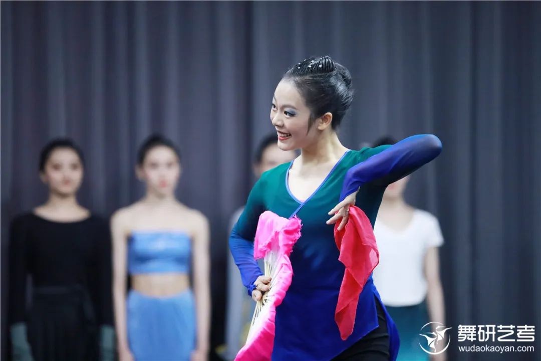 湖南省舞蹈生必须知道！舞蹈艺考过一本线其实很轻松！