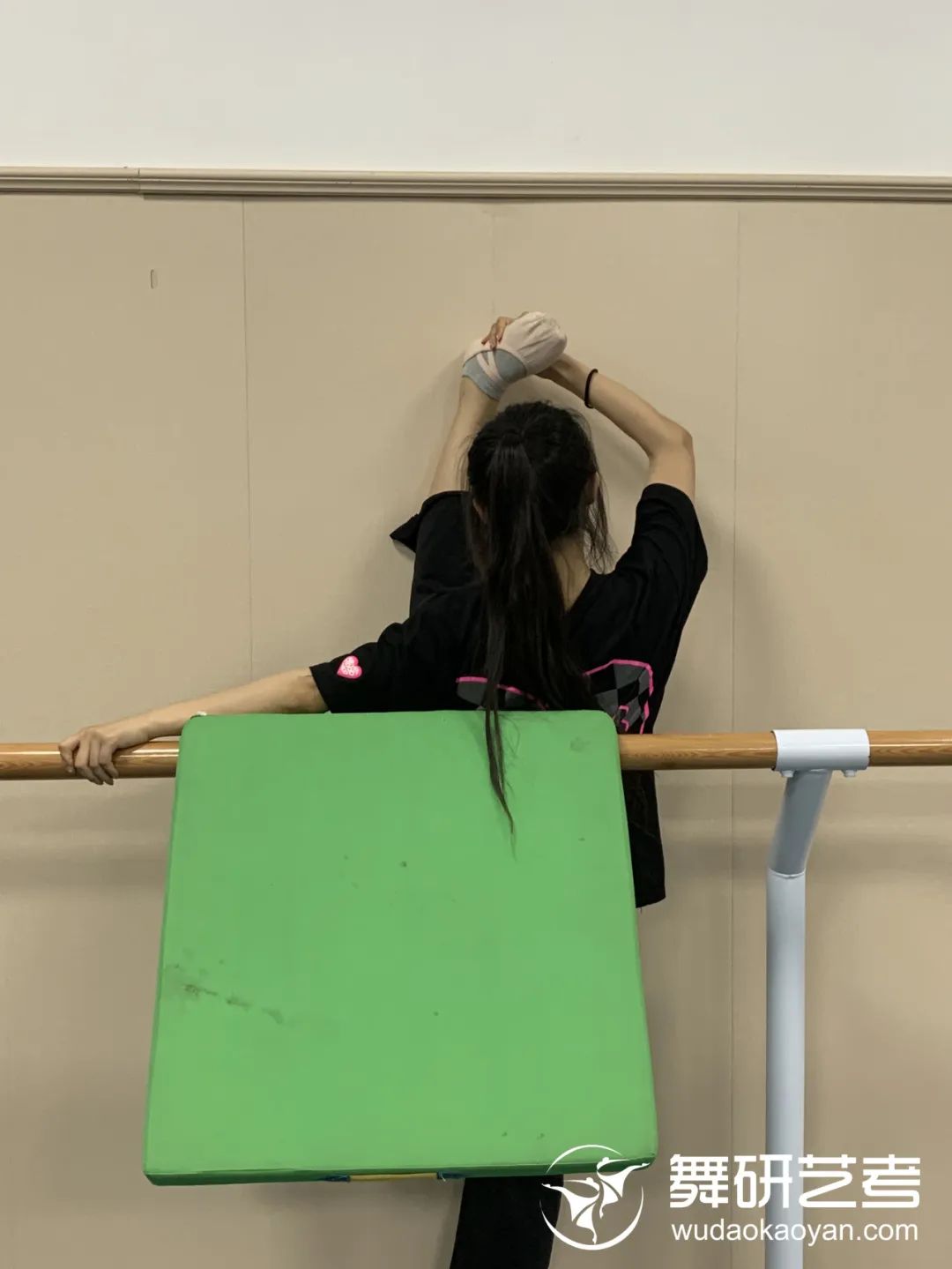 舞研国标23届艺考故事丨上岸吉体！一年级坚持到如今，凌晨灯下舞动的她，终于成为最勇敢的自己！